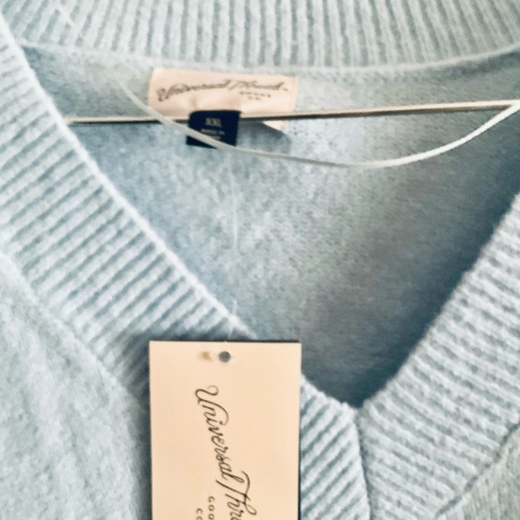 Soft cashmere-like powder blue sweater - Picture 3 of 3